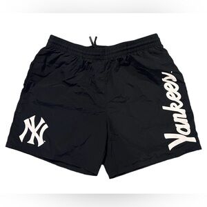 NWT Mitchell and Ness NY Yankees Men’s Shorts MEDIUM